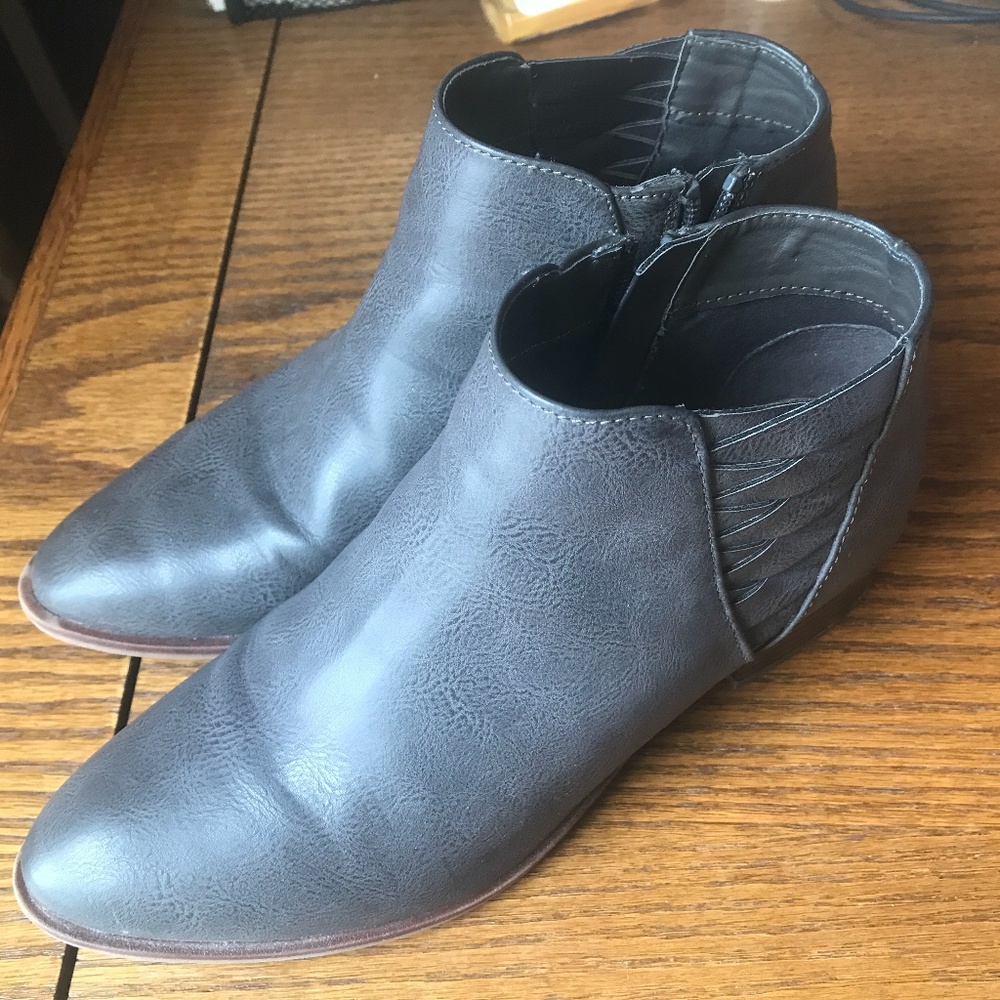 Candie’s grey bootie